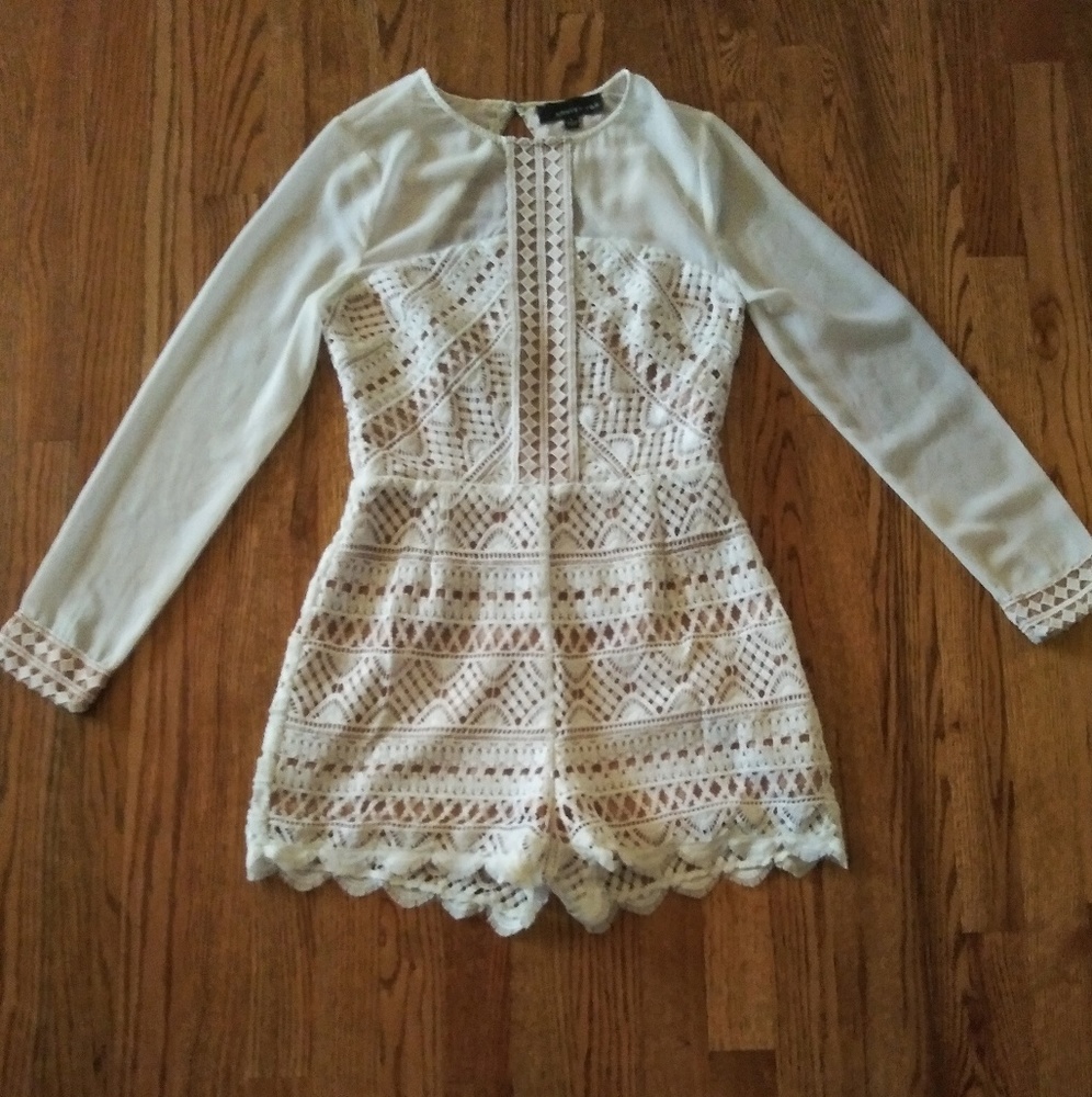 Adelyn Rae Long Sleeve White Romper Size: S